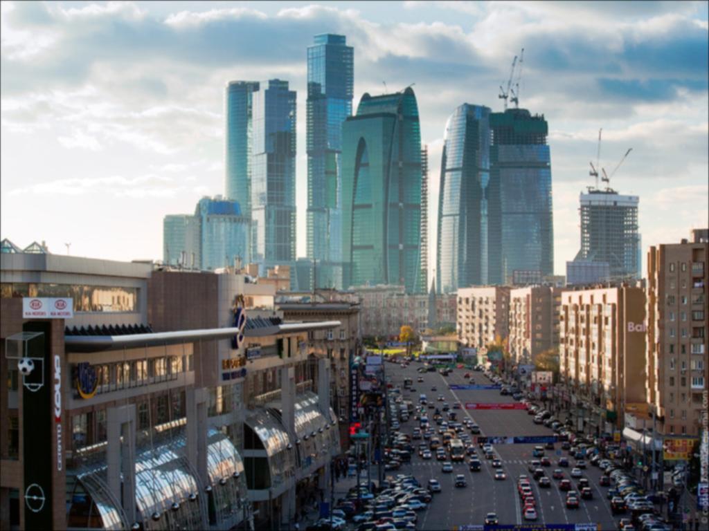 Город в городе обеспечивающий. Москоу Сити улица. Москва-Сити Пресненский район. Вид на Москва Сити с Дорогомиловской. Москва 2010 Москва Сити.